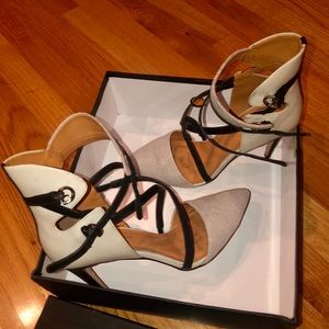 Mint condition.....barely worn